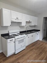 33 Rockland St, Unit 2 in Canton, MA - Building Photo