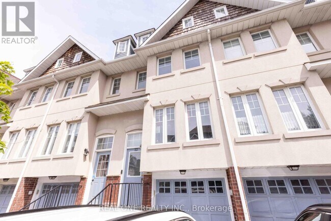property at 840-840 Dundas St W