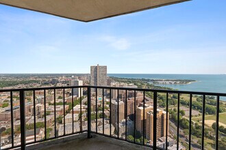 3660 N Lake Shore Dr in Chicago, IL - Foto de edificio - Building Photo