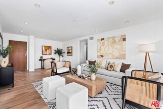 1121 N Olive Dr in West Hollywood, CA - Building Photo - Building Photo