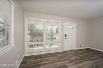 8300 Pandorea Dr in Louisville, KY - Building Photo - Building Photo