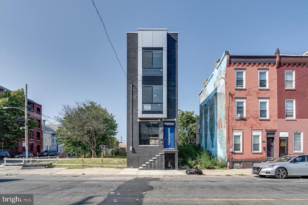 539 W Berks St in Philadelphia, PA - Building Photo