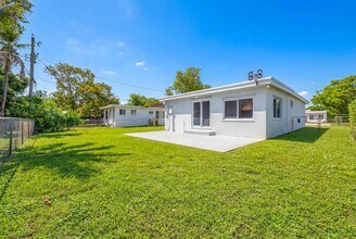 6447 SW 10th St in West Miami, FL - Building Photo - Building Photo