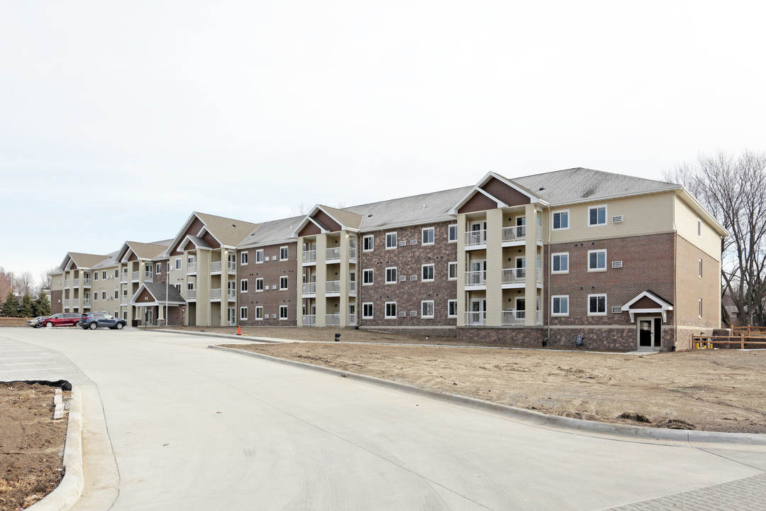 Coral Ridge Senior (55+) Apartments in Coralville, IA - Foto de edificio