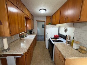 1240 Eleanor Dr in Waterloo, IA - Building Photo - Building Photo