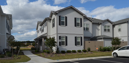 Crofton at Spence Crossing in Virginia Beach, VA - Building Photo - Building Photo