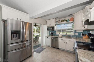 3418 SE 19th Ave in Cape Coral, FL - Building Photo