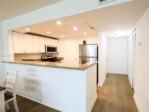 9125 SW 77th Ave in Miami, FL - Building Photo - Building Photo