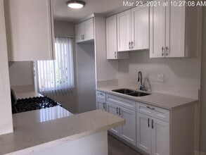 350 South Manhattan Place in Los Angeles, CA - Building Photo - Interior Photo