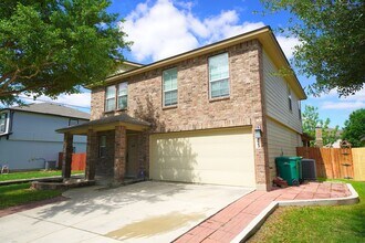 523 Diana Dr in Converse, TX - Building Photo - Building Photo