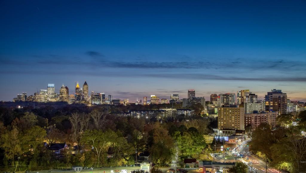 2425 Peachtree Rd in Atlanta, GA - Building Photo