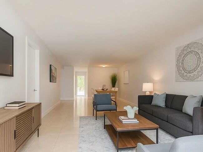 2601 NW 207th St, Unit Lakehouse - 1 Bedroom in Miami Gardens, FL - Building Photo - Building Photo