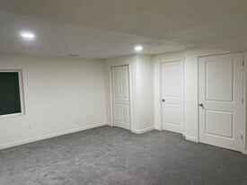 1102 Dogwatch Dr in Saratoga Springs, UT - Building Photo