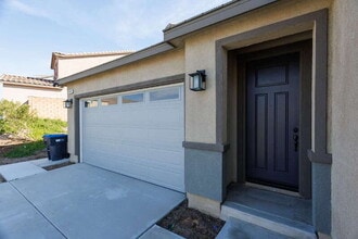 19439 Seeding Palace Cir in Riverside, CA - Building Photo - Building Photo