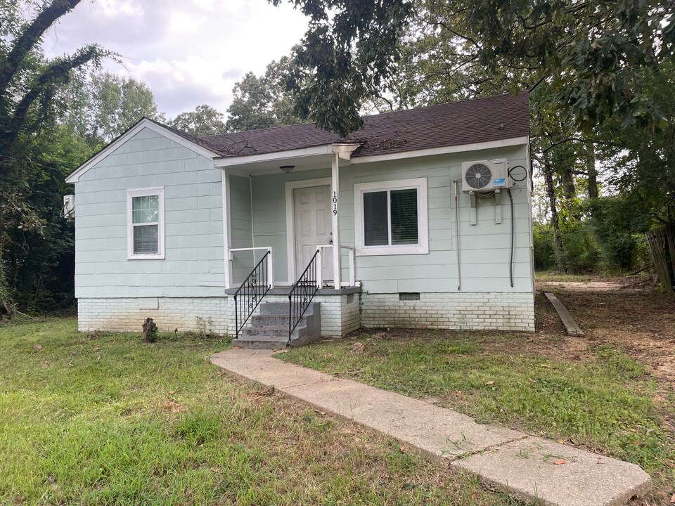 1019 Combs St in Jackson, MS - Building Photo