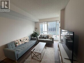 60 Berwick Ave in Toronto, ON - Building Photo - Building Photo