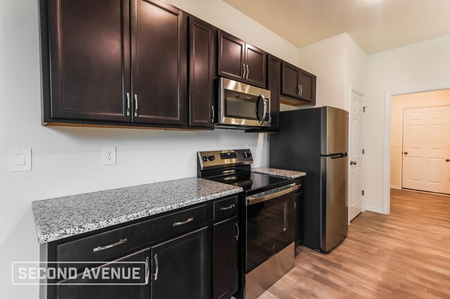 1004 S Lassonde St in North Port, FL - Foto de edificio - Building Photo