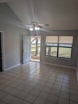 203 W Reagan Ave in Copperas Cove, TX - Building Photo