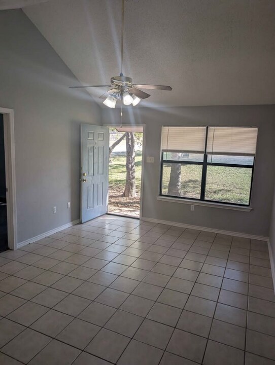 203 W Reagan Ave in Copperas Cove, TX - Building Photo