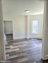 825 Maple Ave in Phoenixville, PA - Building Photo