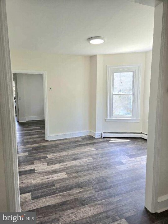 825 Maple Ave in Phoenixville, PA - Foto de edificio