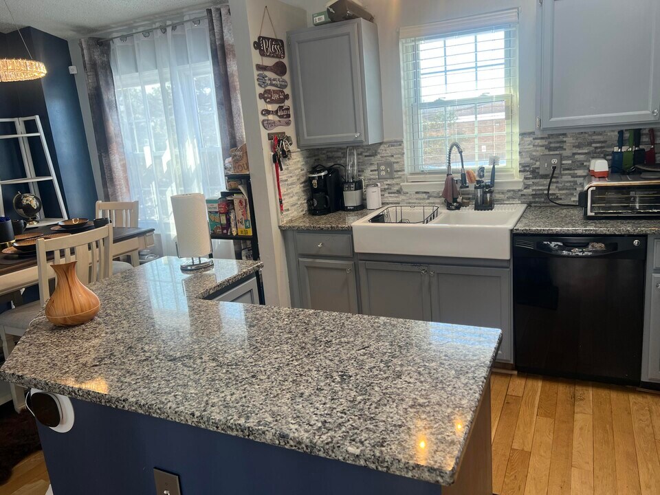 1930 W Williams Cir in Westland, MI - Building Photo