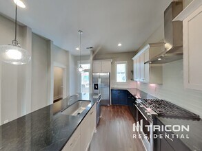 6813 Charlotte Pike in Nashville, TN - Building Photo - Building Photo