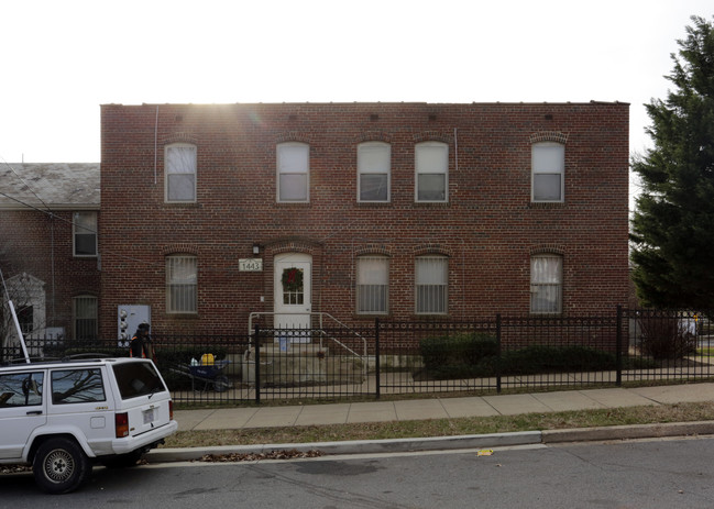 1443-1449 Smith Pl SE in Washington, DC - Foto de edificio - Building Photo