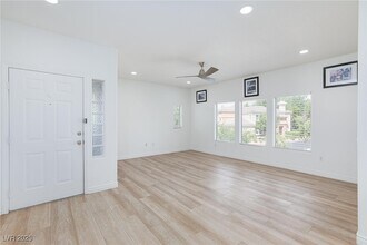 10720 Amber Ridge Dr in Las Vegas, NV - Building Photo - Building Photo