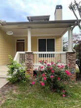 1357 Eubanks Ave in East Point, GA - Foto de edificio - Building Photo