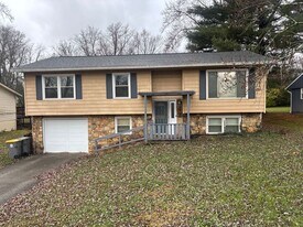 3431 N Stoneycrest Rd in Bloomington, IN - Building Photo