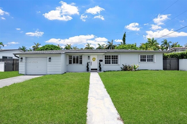 9075 SW 48th Terrace in Olympia Heights, FL - Building Photo - Building Photo