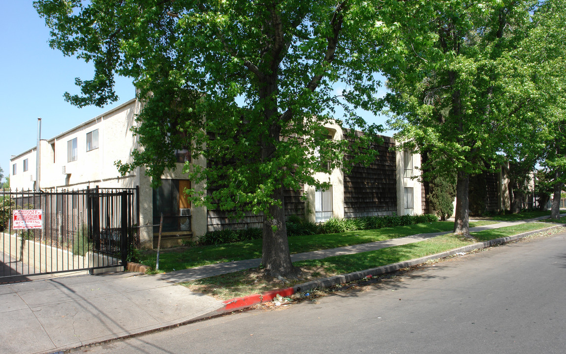8443 Langdon Ave in North Hills, CA - Building Photo