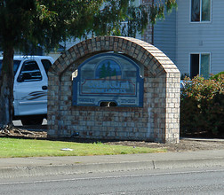 Cedar Court in Salem, OR - Building Photo - Building Photo