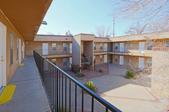 Carousel Studios Apartments in Albuquerque, NM - Building Photo - Building Photo