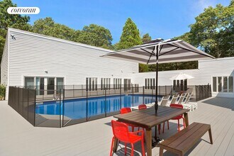 5 Lakewood Ln in Quogue, NY - Building Photo - Building Photo
