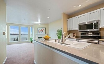 3028 Western Ave, Unit 505 in Seattle, WA - Building Photo