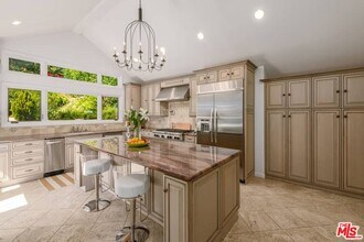 9545 Dalegrove Dr in Beverly Hills, CA - Building Photo - Building Photo