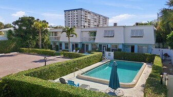 842 SE 19th Ave, Unit 102 in Deerfield Beach, FL - Building Photo