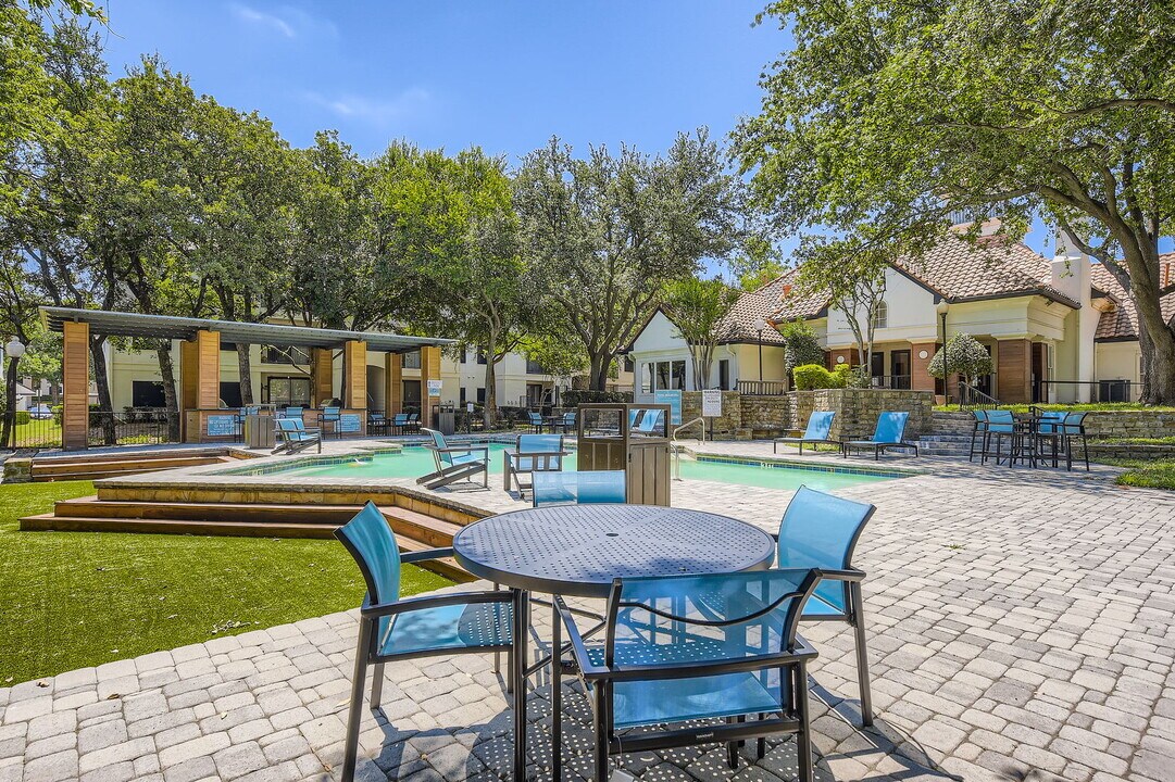 Arboretum at Lewisville in Lewisville, TX - Foto de edificio