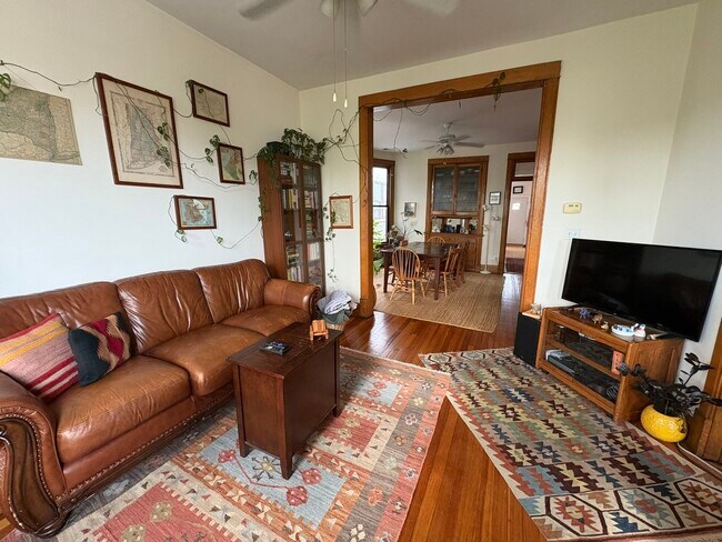 property at 3350 N Kenmore Ave