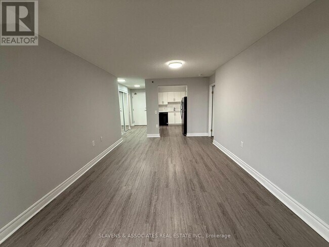 2 Neptune Dr in Toronto, ON - Building Photo - Building Photo