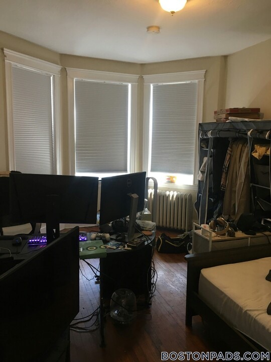 1197 Commonwealth Ave in Boston, MA - Building Photo