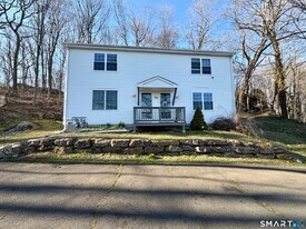 154 E Main St in Branford, CT - Building Photo