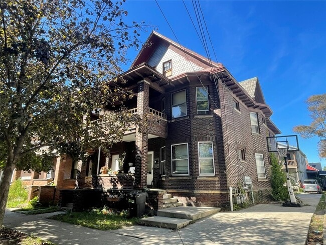 property at 250 E 9th St