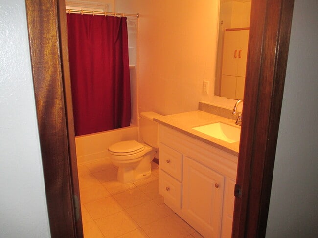 2461 Northridge Dr, Unit 2