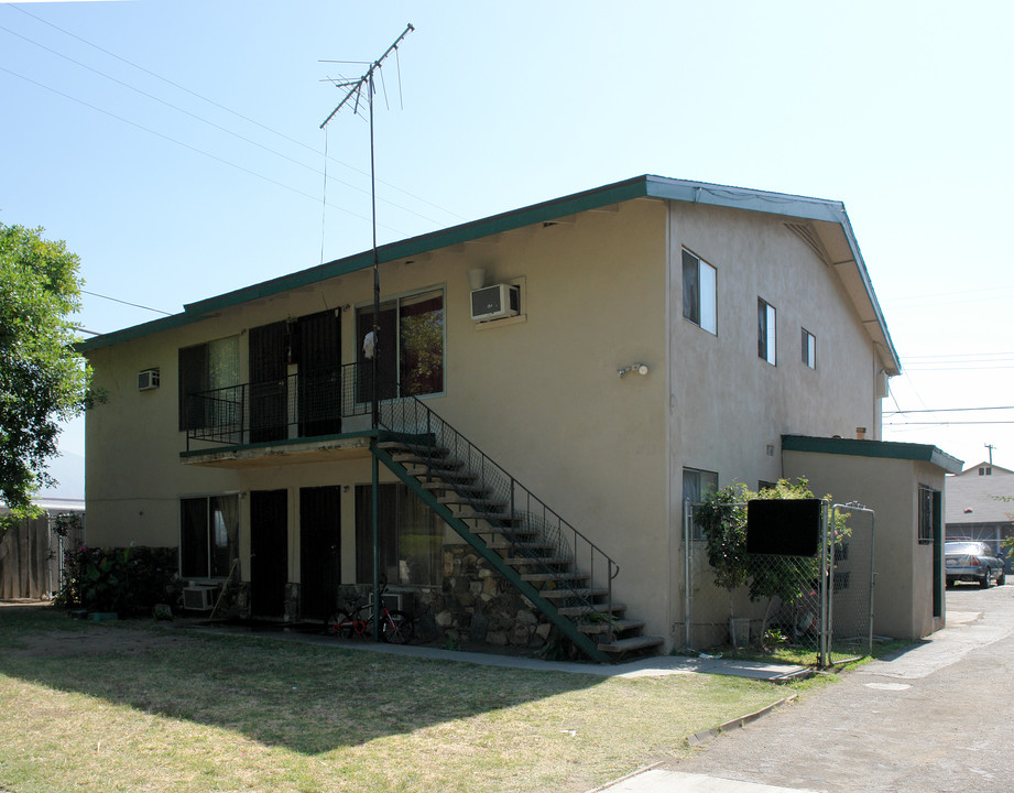 1560 N 11th Ave in Ontario, CA - Building Photo