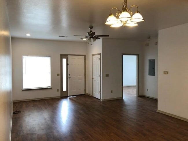 1938 Dos Laredos Ave in Springdale, AR - Foto de edificio - Building Photo