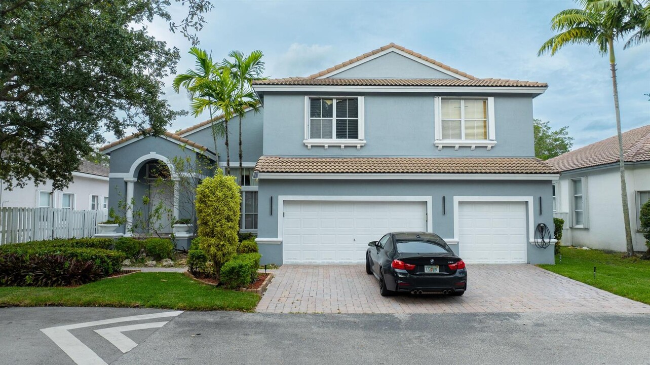 3925 SW 53rd Ct in Fort Lauderdale, FL - Foto de edificio