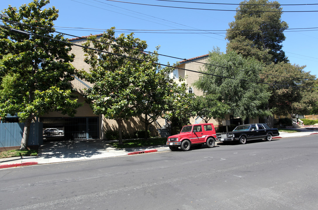 628 Chestnut St in San Carlos, CA - Building Photo